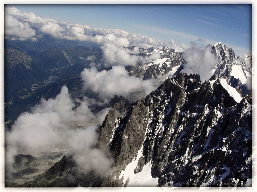 Pohled z terasy Chamonix, Aiguille du Midi.JPG -            